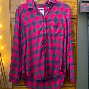 Long sleeve button up -plaid